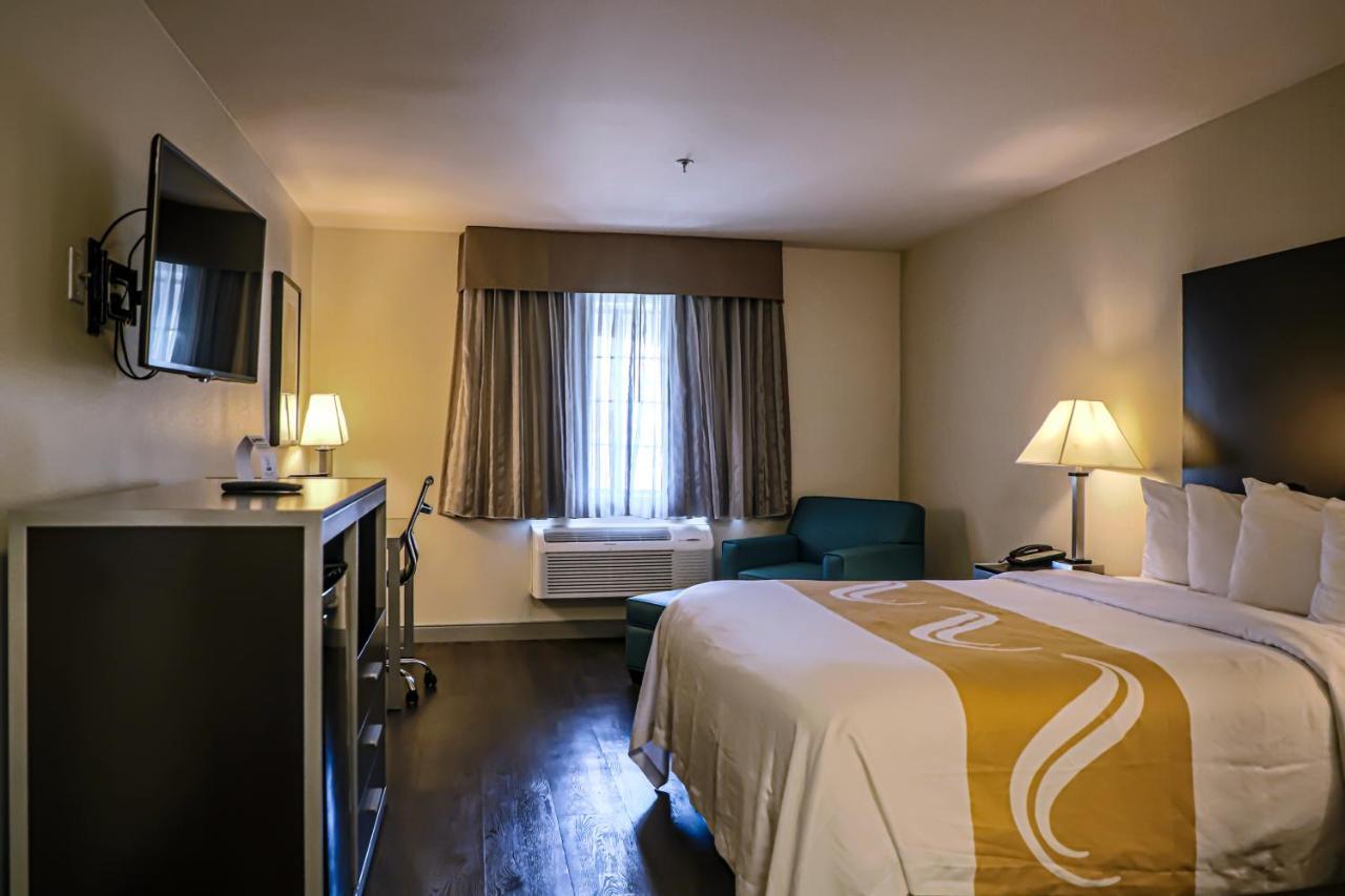 Quality Inn & Suites Camarillo-Oxnard Ngoại thất bức ảnh