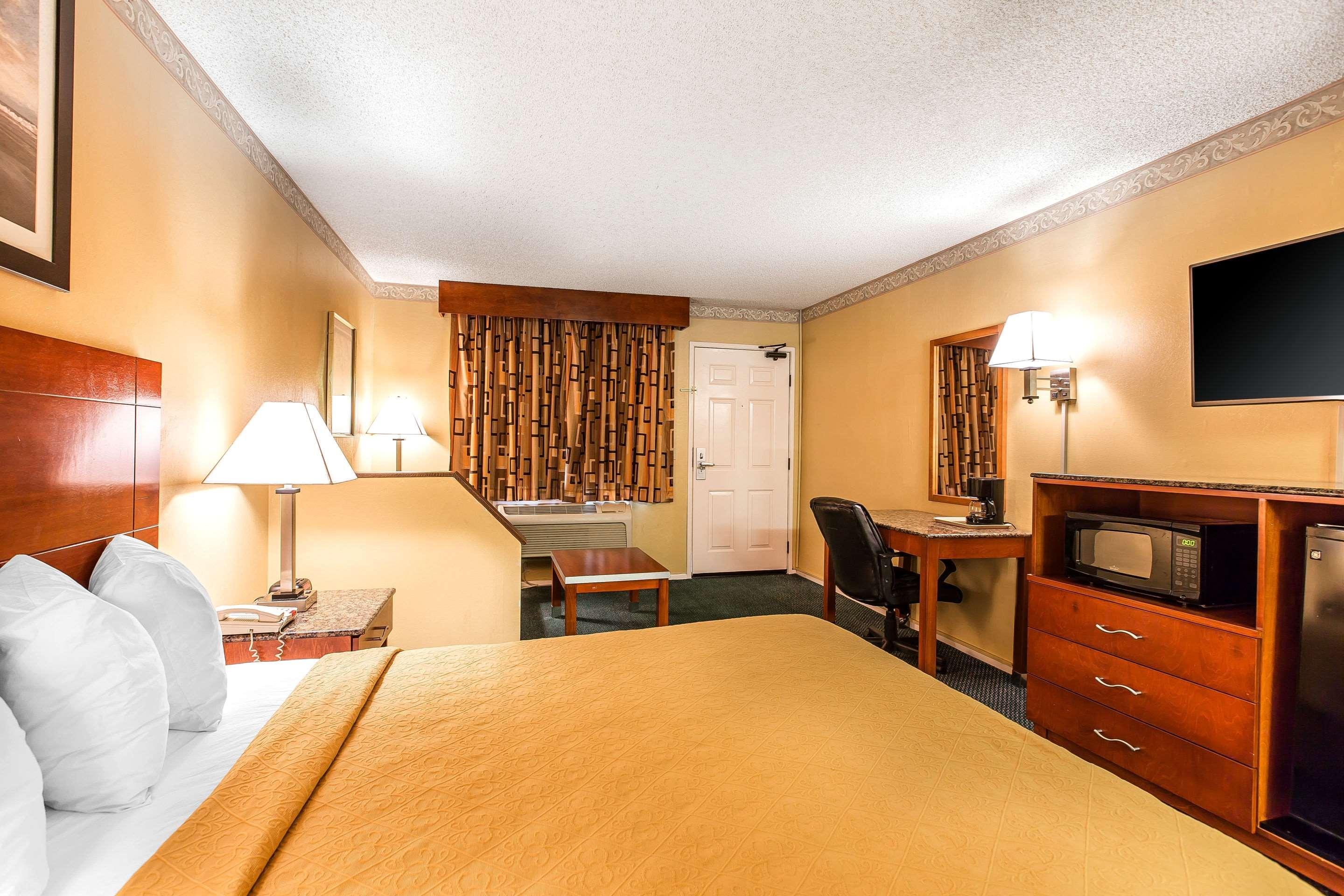 Quality Inn & Suites Camarillo-Oxnard Ngoại thất bức ảnh
